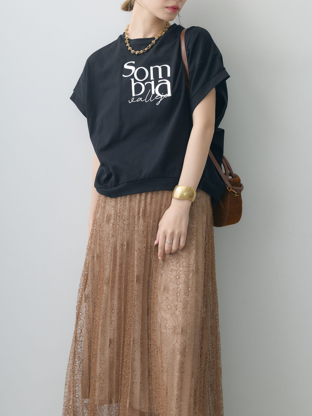 [SET]立体ロゴエンボスTEE +フローラルレースプリーツスカート(2set)
