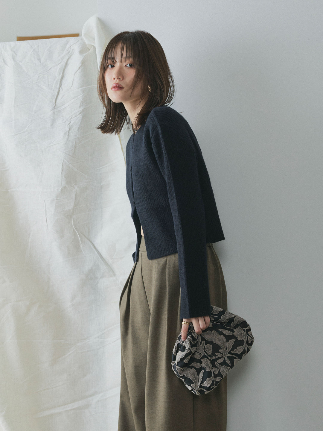 【Allure】[SET]デザインショートニットカーディガン+スカーフ付ワイドパンツ(2set)