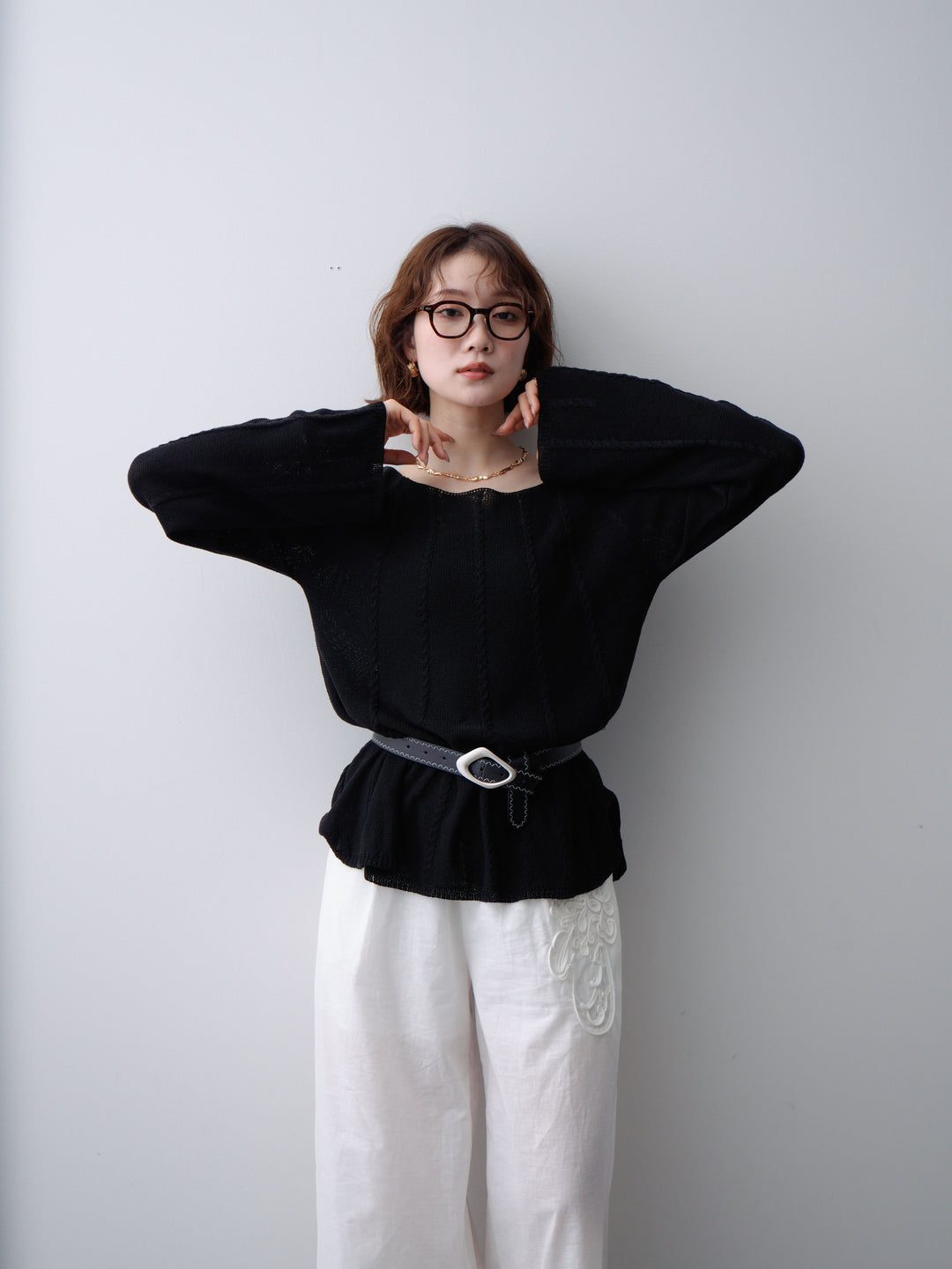 [予約]ベルト付ケーブルデザインニットトップス/black