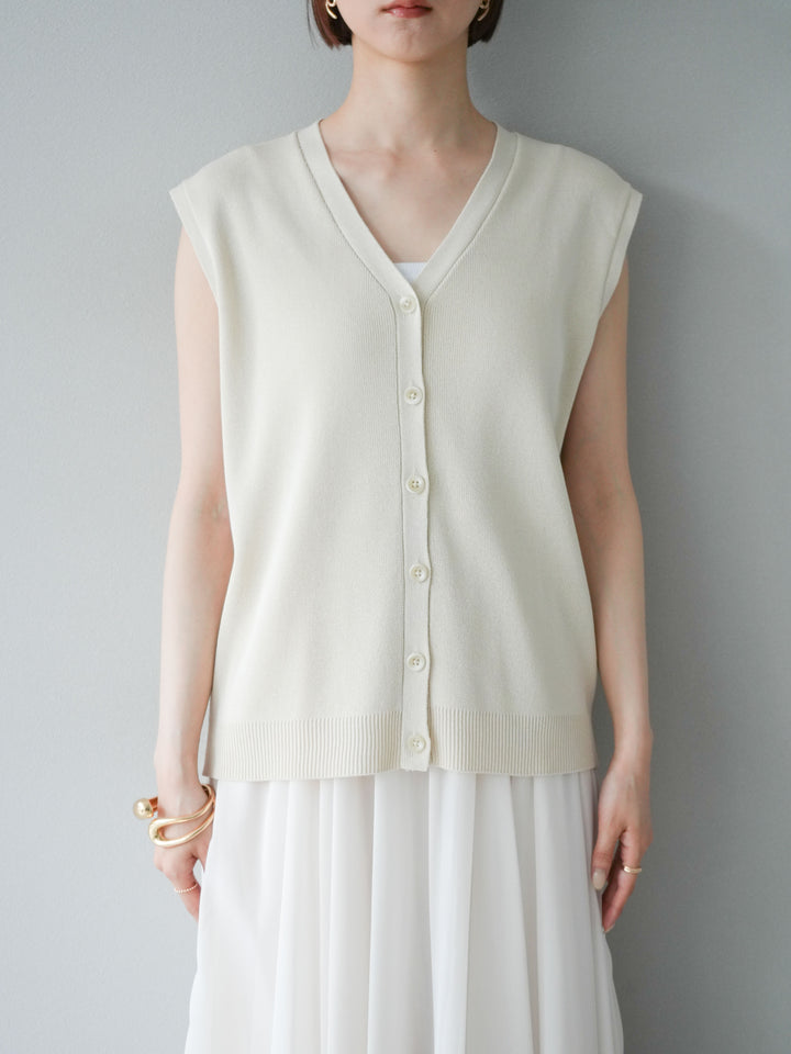 【預購】V領人造絲針織背心/象牙白