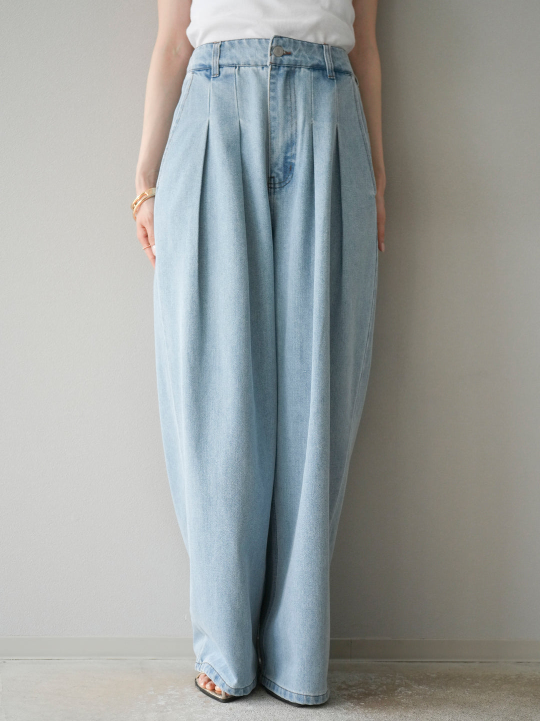 【預購】雙褶寬牛仔褲/漂白