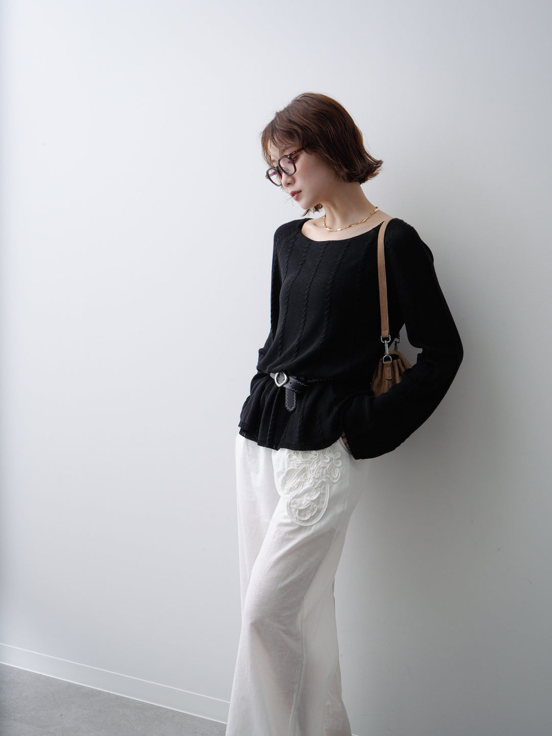 [予約]ベルト付ケーブルデザインニットトップス/black