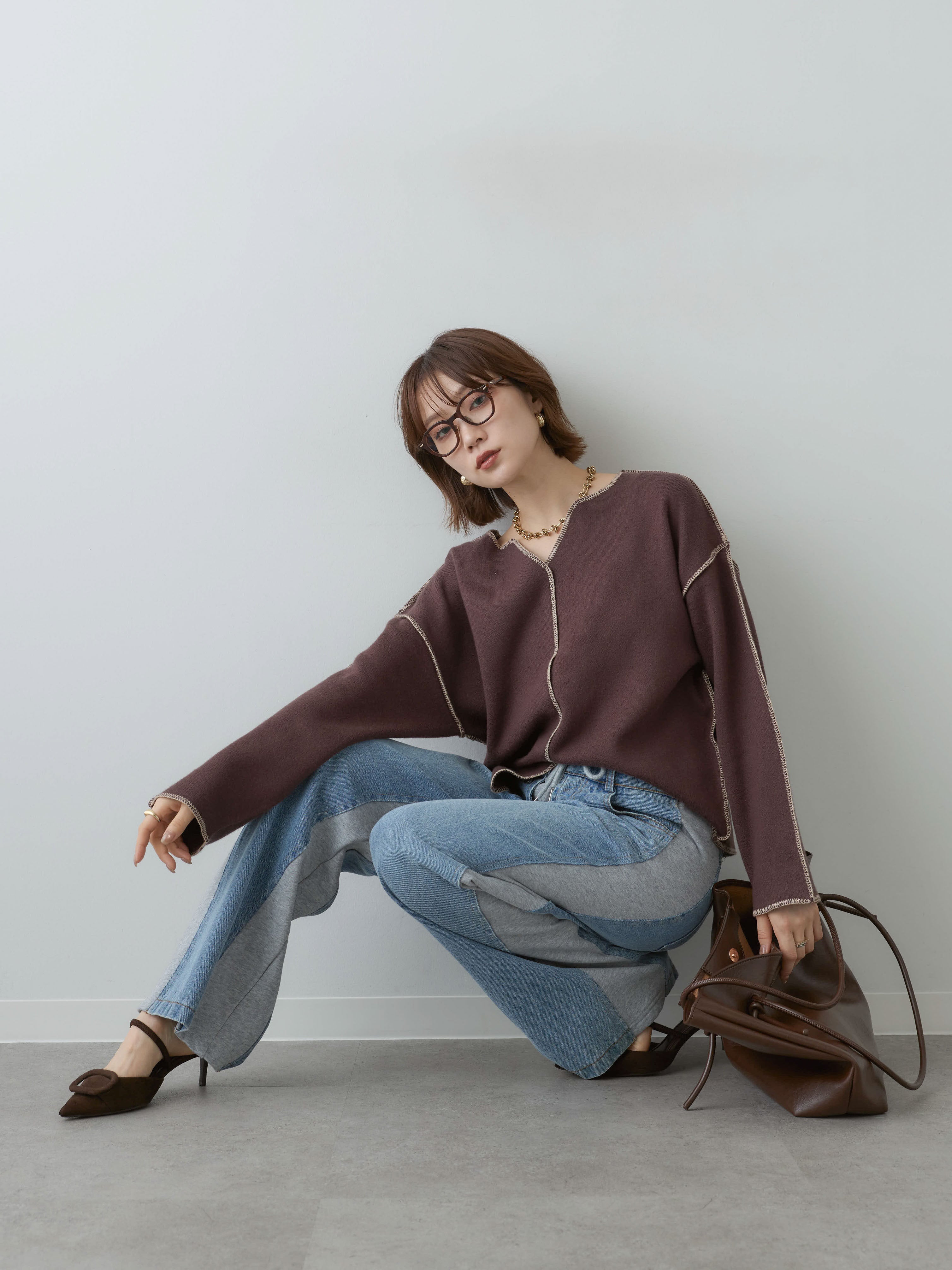 予約]バイカラーステッチVネックニットトップス/brown – Lumier