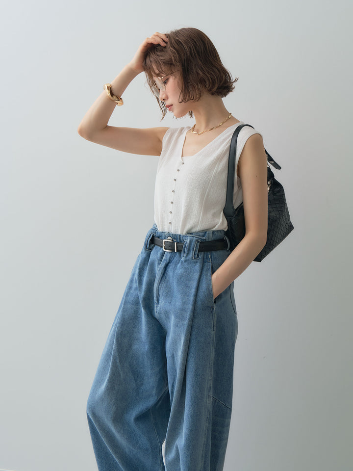 [予約]ビジューボタンノースリーブニットトップス/white