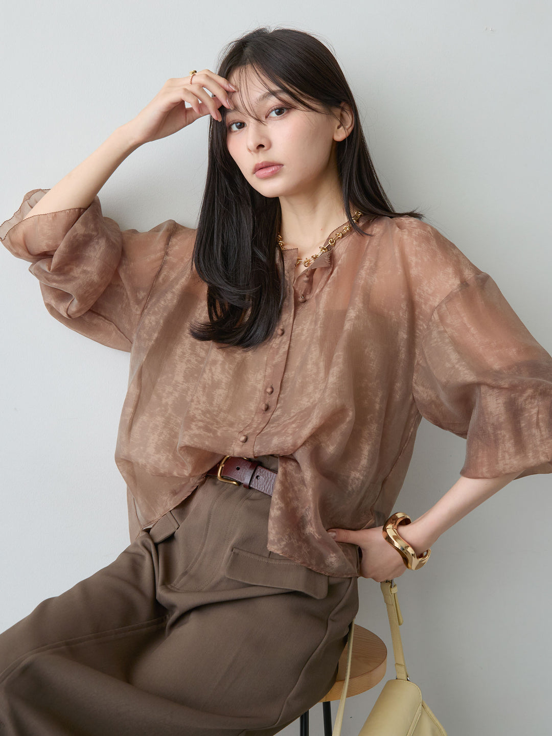 [予約]シアージャガードくるみボタンブラウス/brown