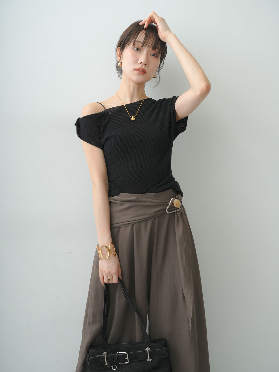 [予約]ショルダーツイストノースリニットトップス/black