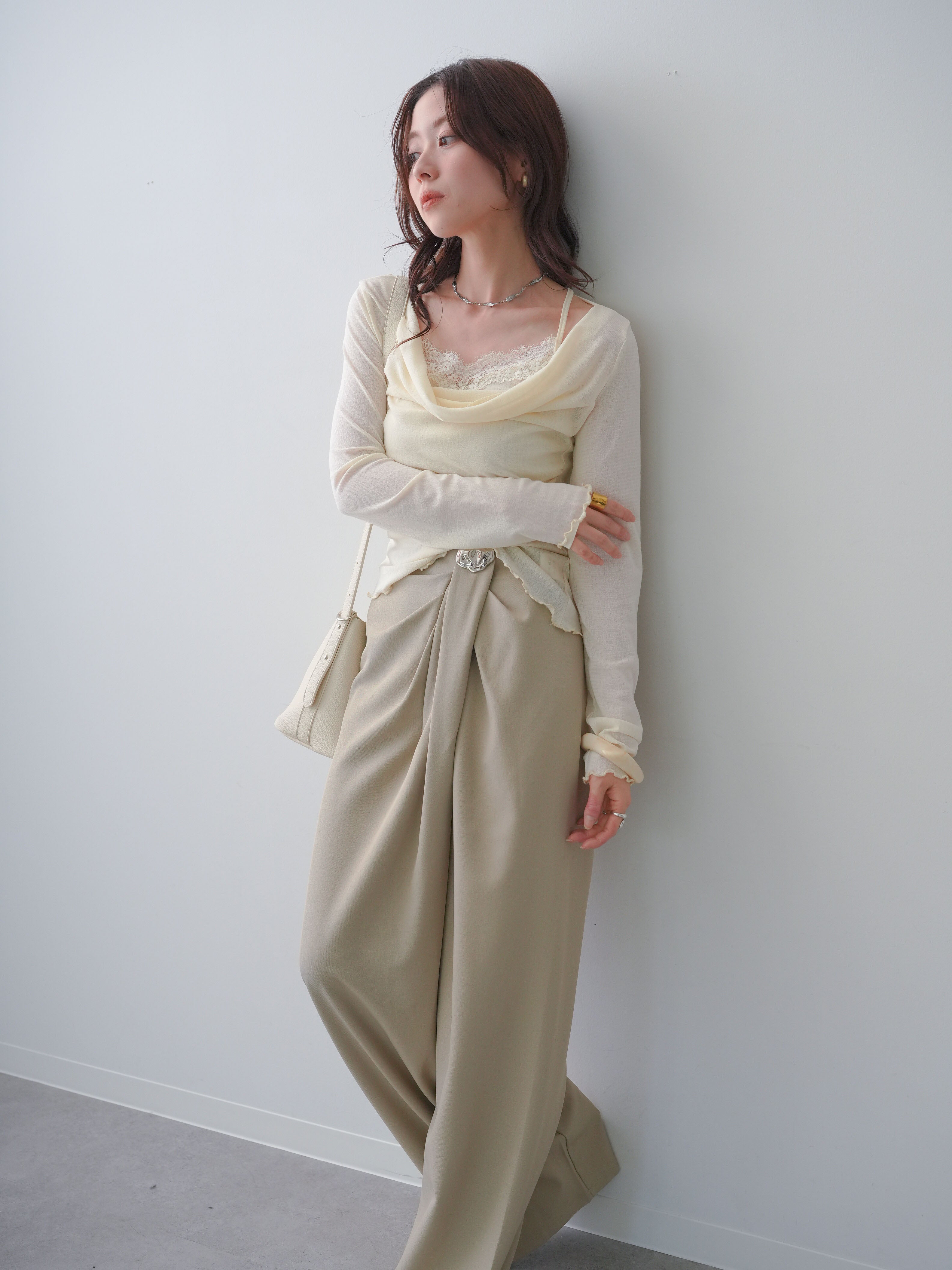 予約]レースレイヤードデザインドレープシアートップス/ivory – Lumier