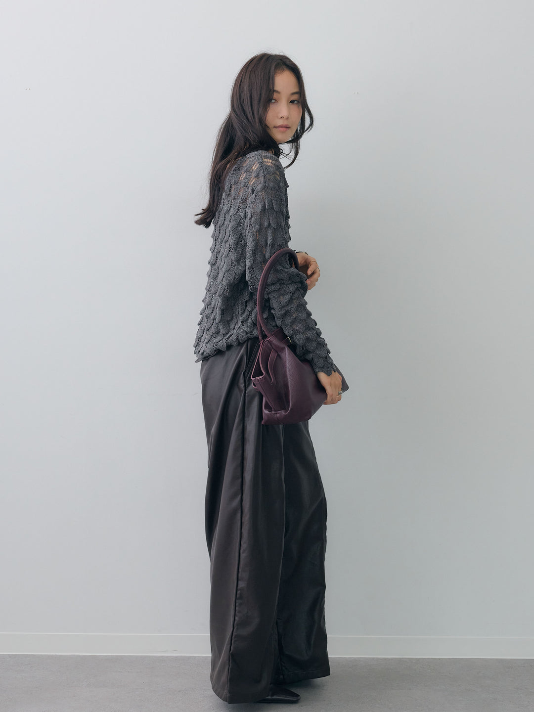 [SET]テクスチャードスカラップニットトップス+フェイクレザーワイドパンツ(2set)