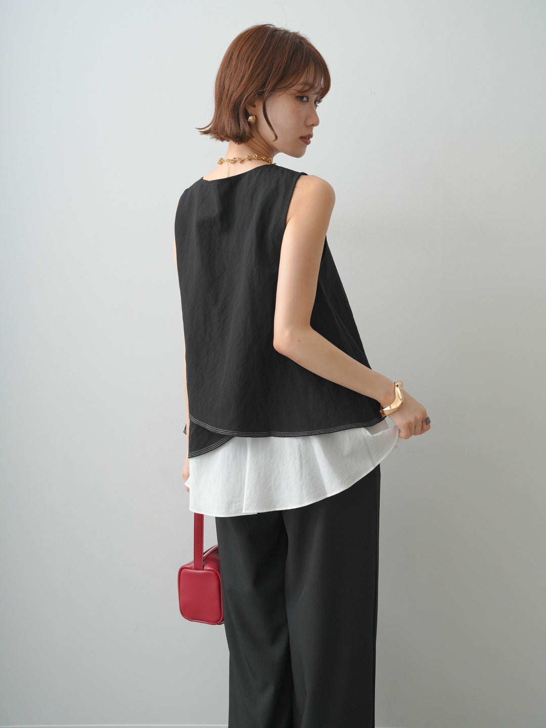 [予約]アシメフリルドッキングステッチノースリブラウス/black