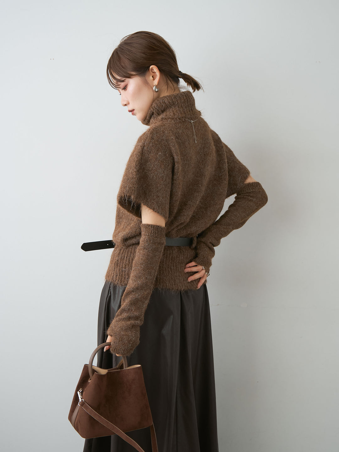 [予約]アームウォーマー付ベルテッドニットトップス/brown