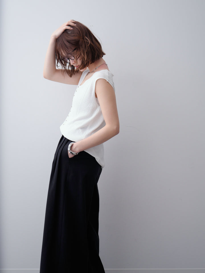 [予約]ビジューボタンノースリーブニットトップス/white