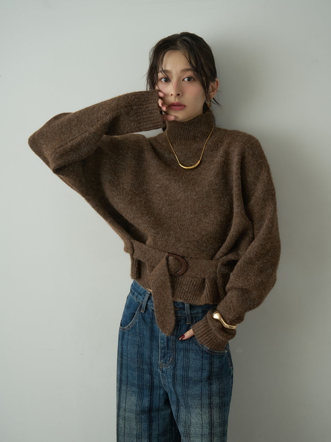 [予約]ウエストベルトハイネックニットトップス/brown