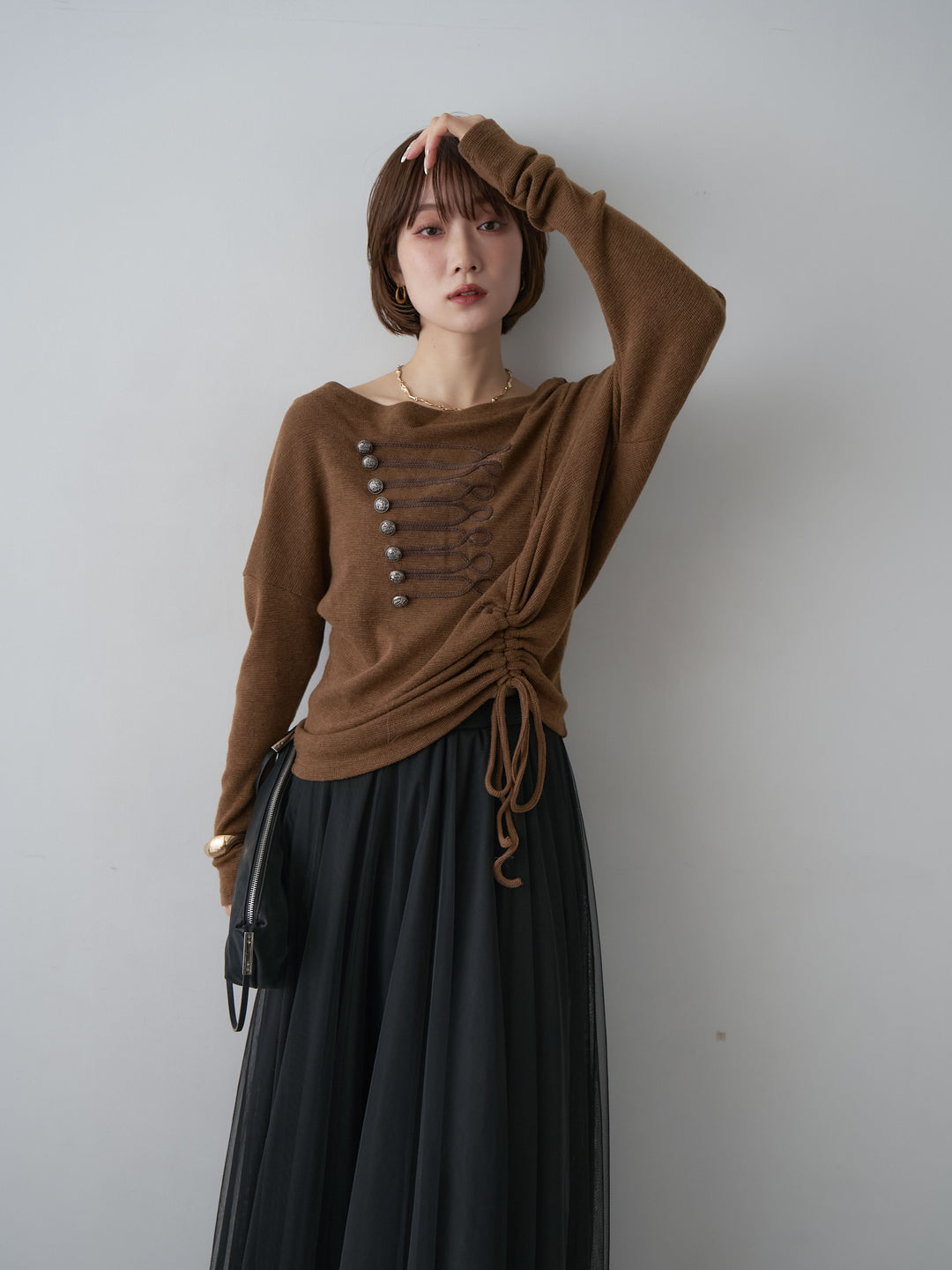 [予約]ナポレオンサイドギャザーワイドネックトップス/brown