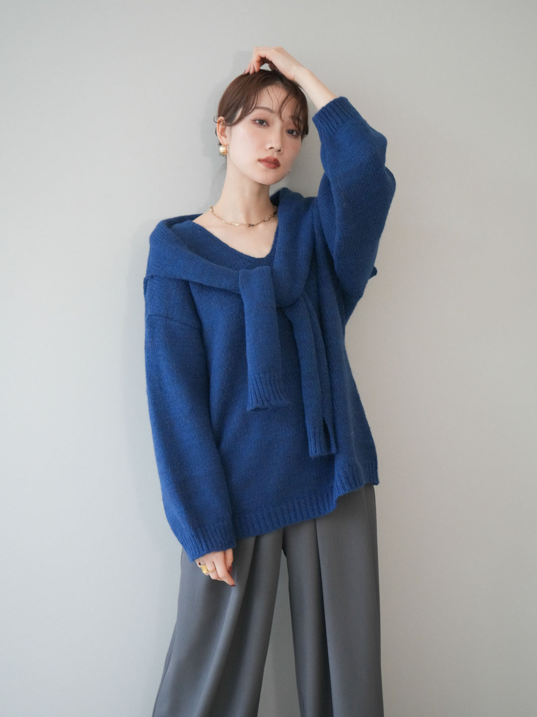 [予約]ストール付きVネックニットプルオーバー/blue