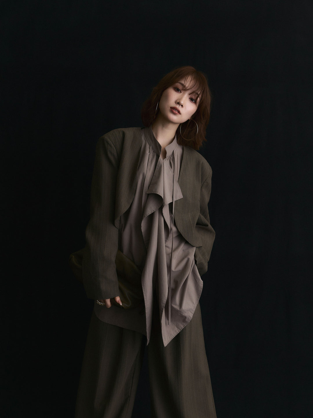 【Allure】[SET]ヘリンボーンショートジャケット＆ワイドパンツSET UP+ピーチスキンデザインネックオーバーシャツ(2set)