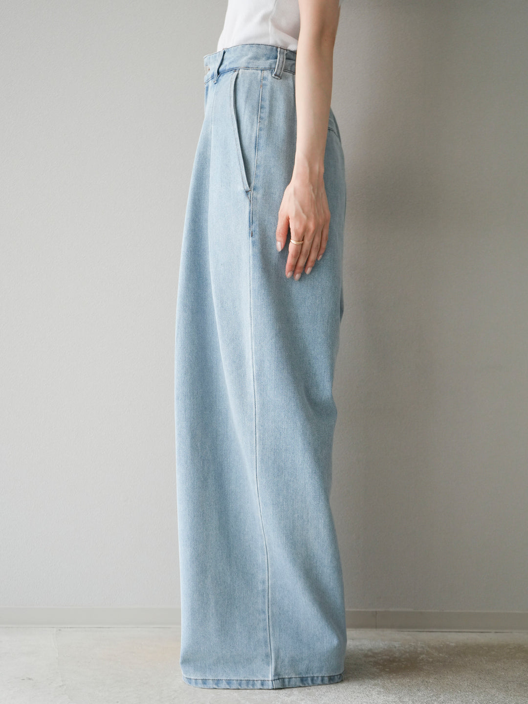 【預購】雙褶寬牛仔褲/漂白