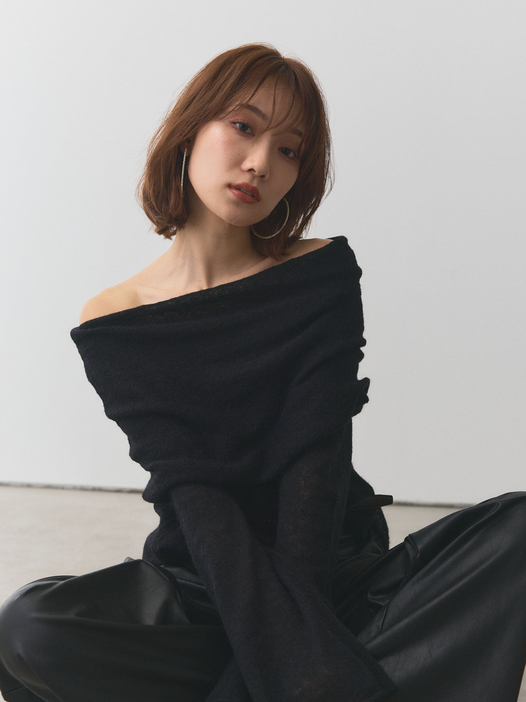 【Allure】[SET]オフショルシアーニットプルオーバー+レザータックセミワイドパンツ(2set)