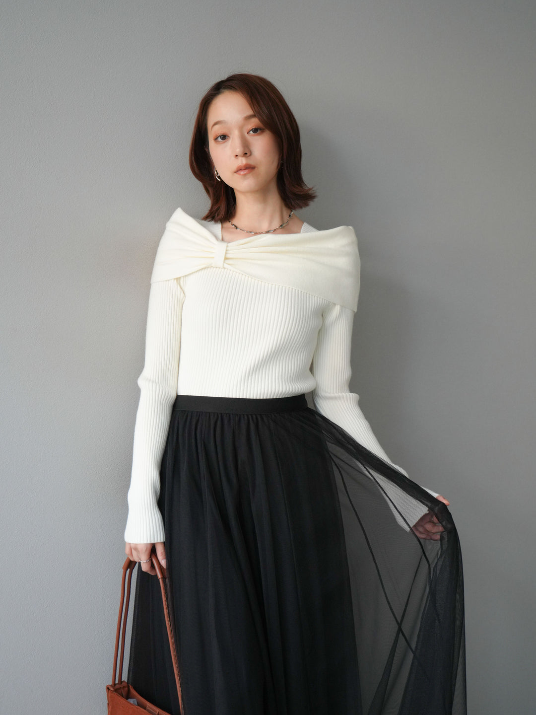 [予約]リボンモチーフオフショルリブニットトップス/white