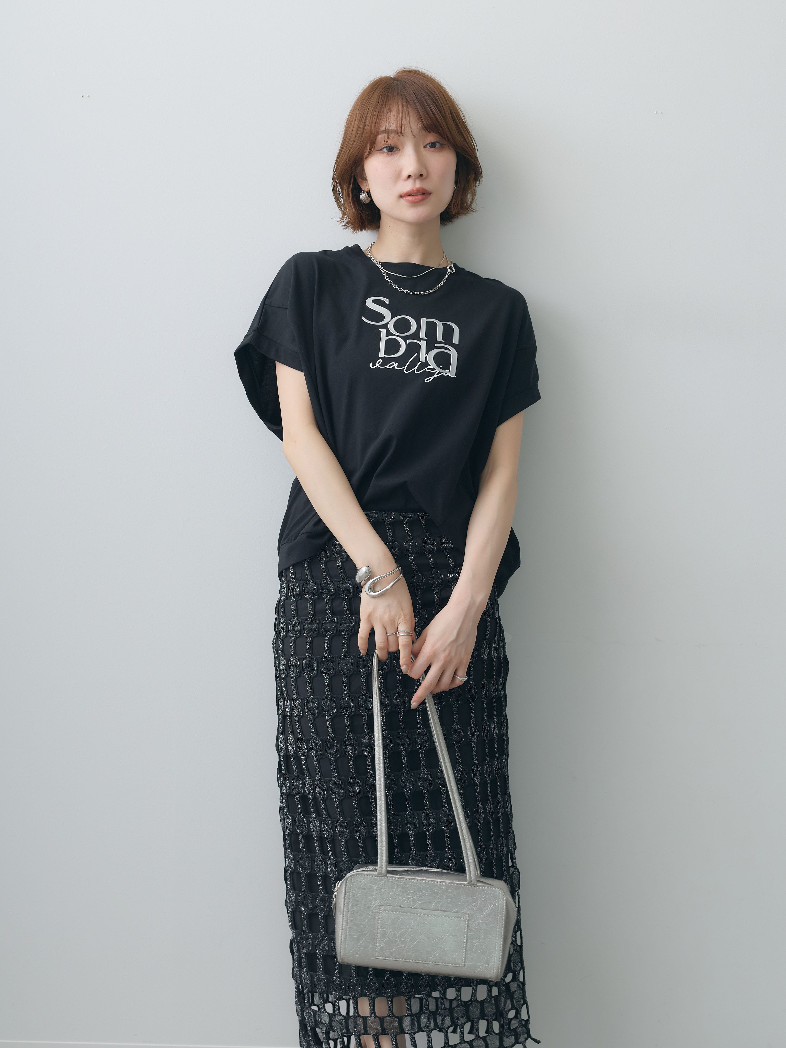 SET]立体ロゴエンボスTEE +スクエアメッシュニットIラインスカート