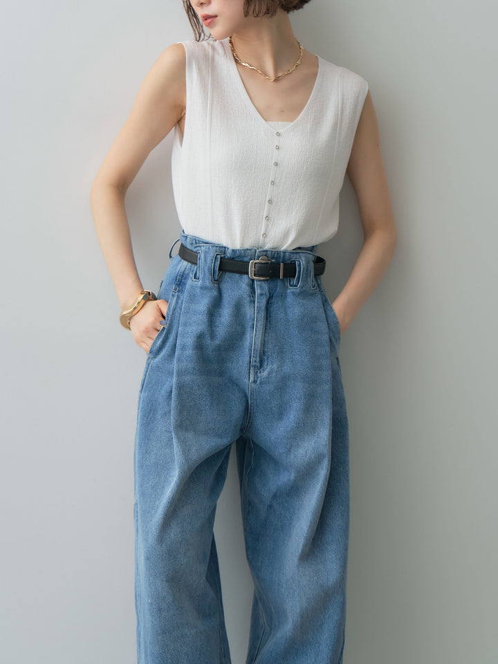 [予約]ビジューボタンノースリーブニットトップス/white