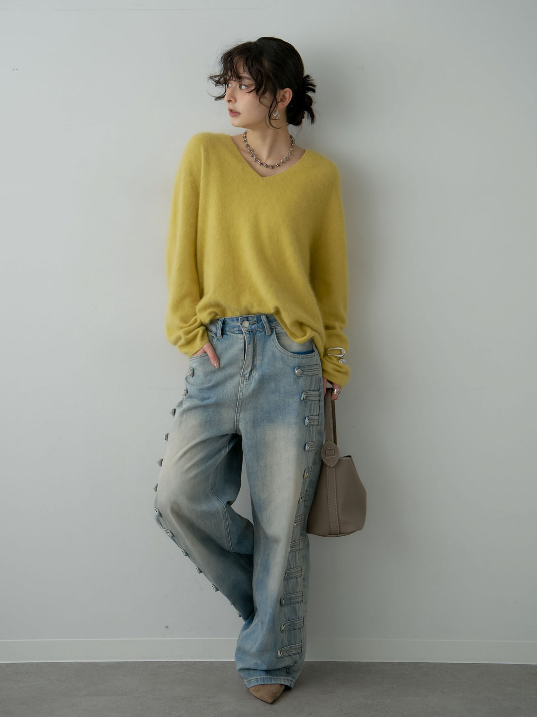 [SET]カシミア混フェザータッチVネックニットトップス+ナポレオンライトウォッシュワイドデニム(2set)