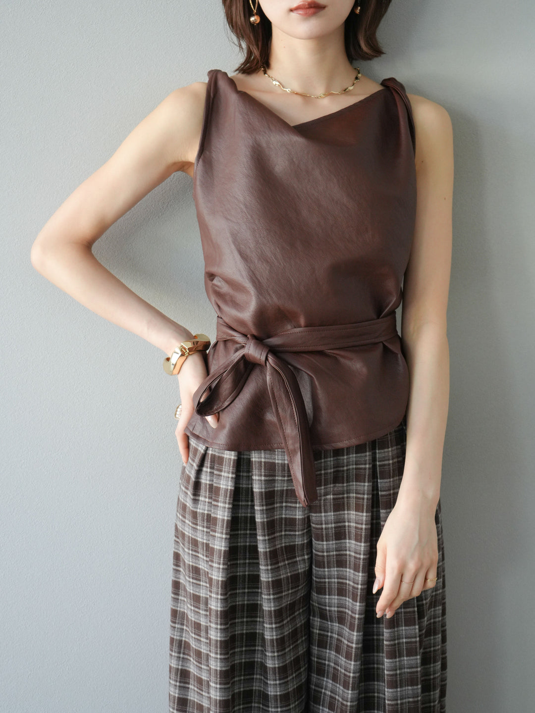 [予約]レザースリーブレスプルオーバー/ボルドー