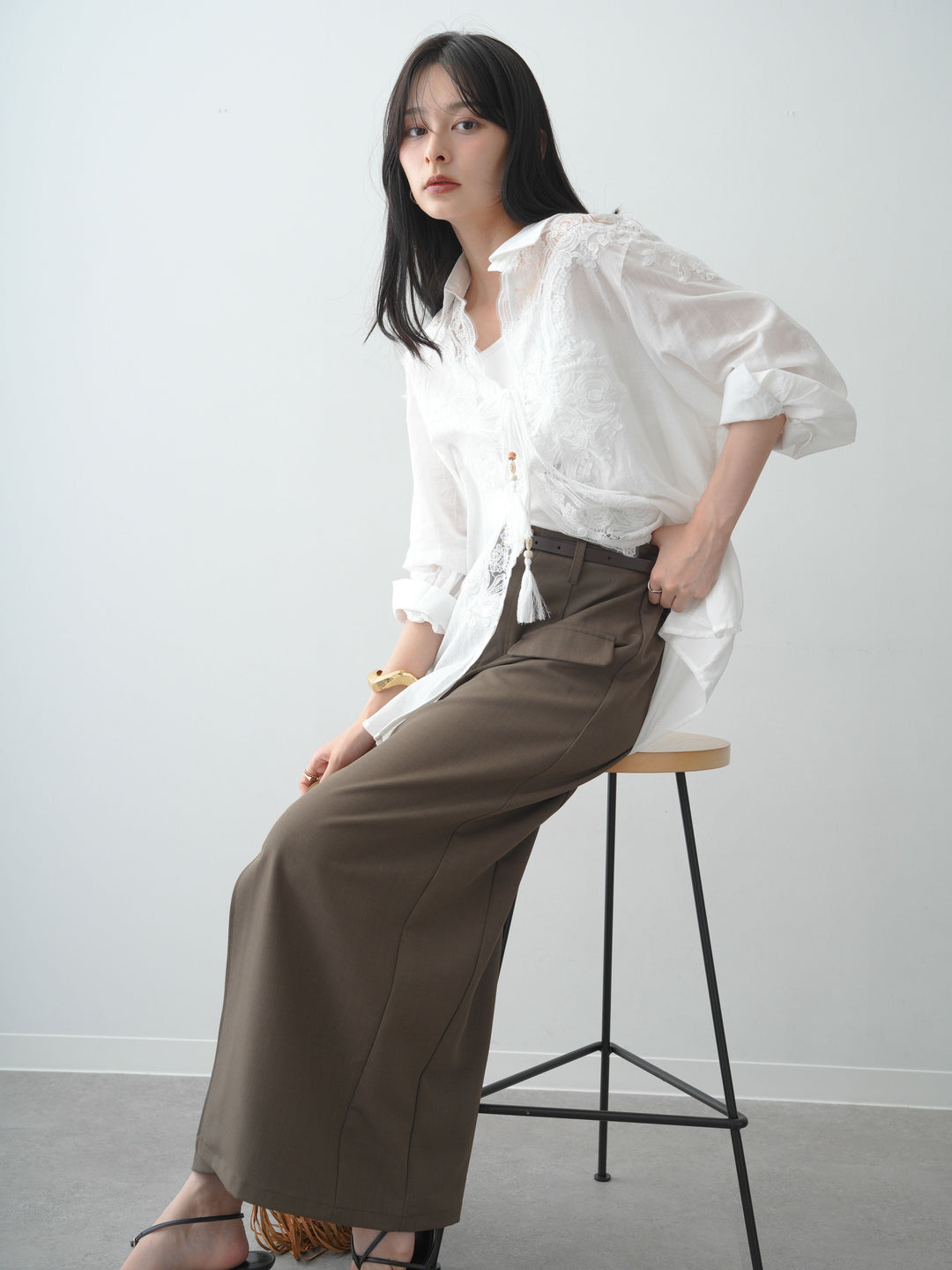 [SET]フロントレースリネンブラウス+クレープデシンフラップ付きストレートスカート(2set)
