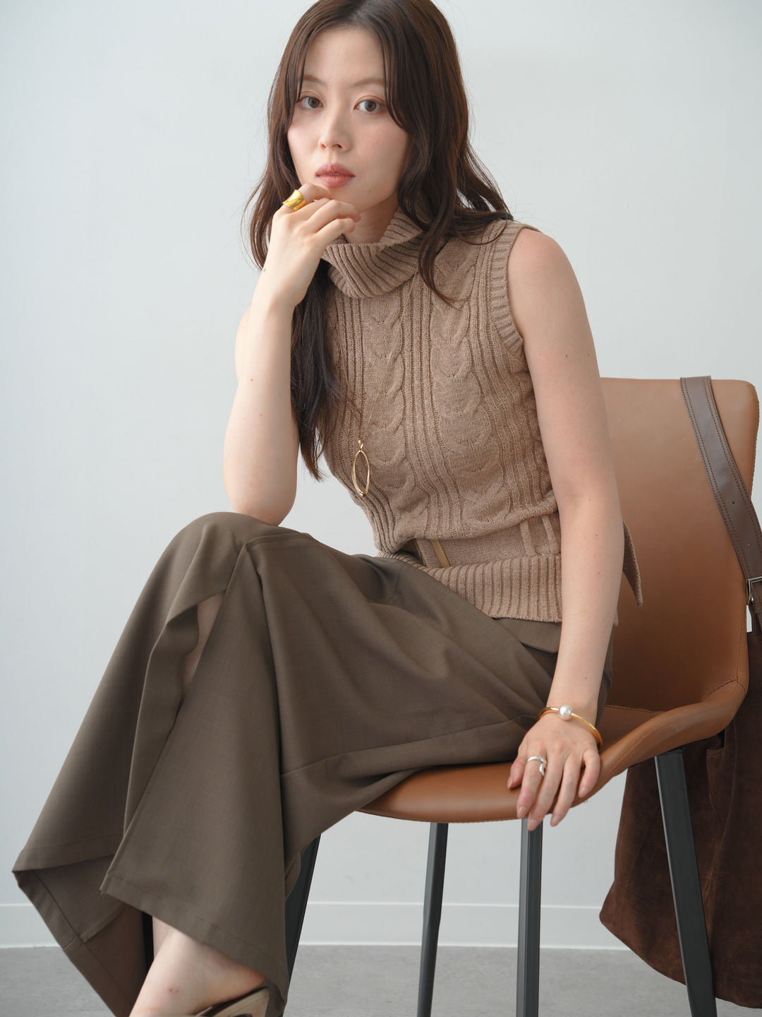 [SET]ベルト付ケーブルノースリニットトップス+クレープデシンフラップ付きストレートスカート(2set)