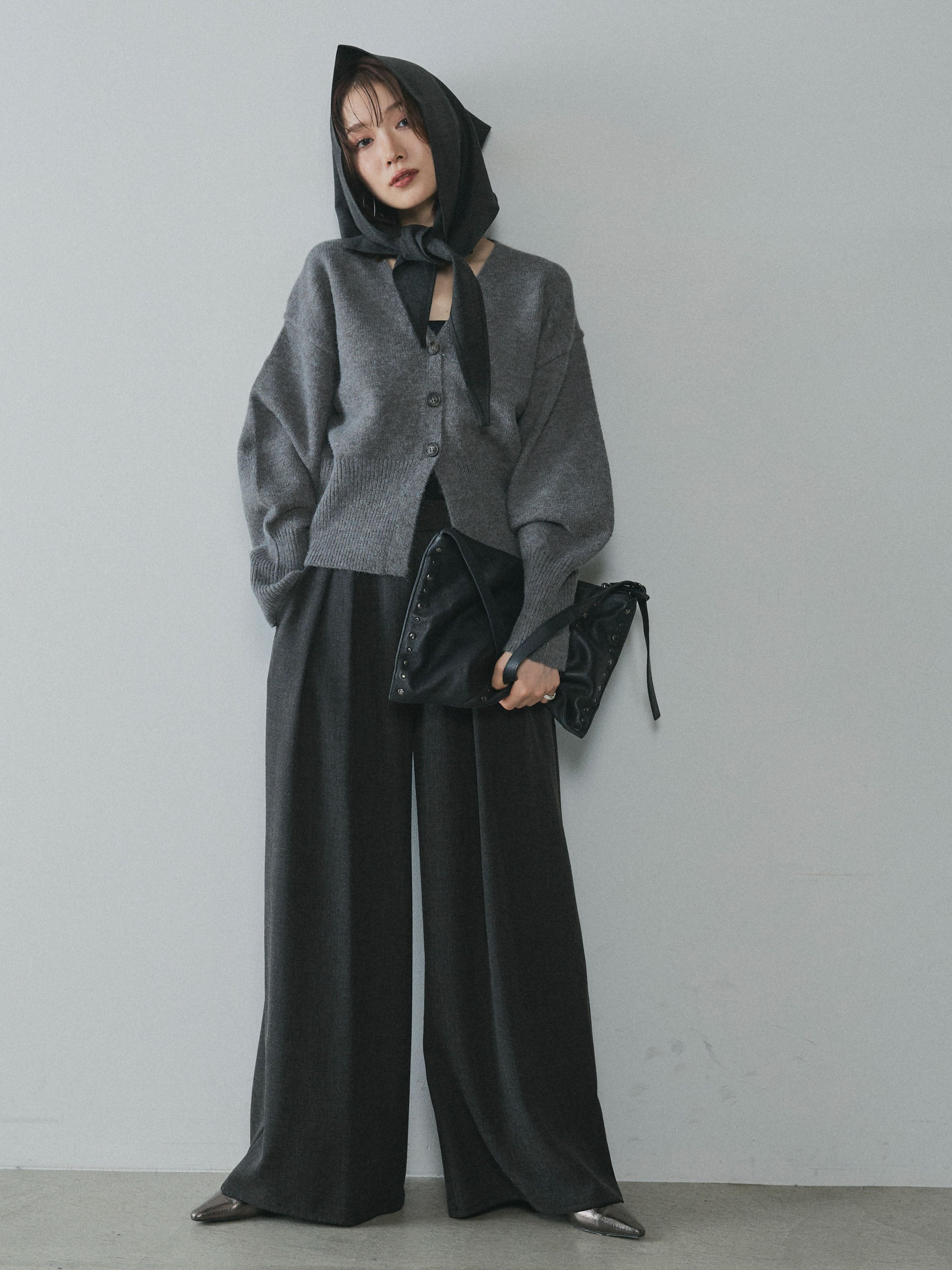 予約]アルパカタッチVネックカーディガン/charcoal – Lumier