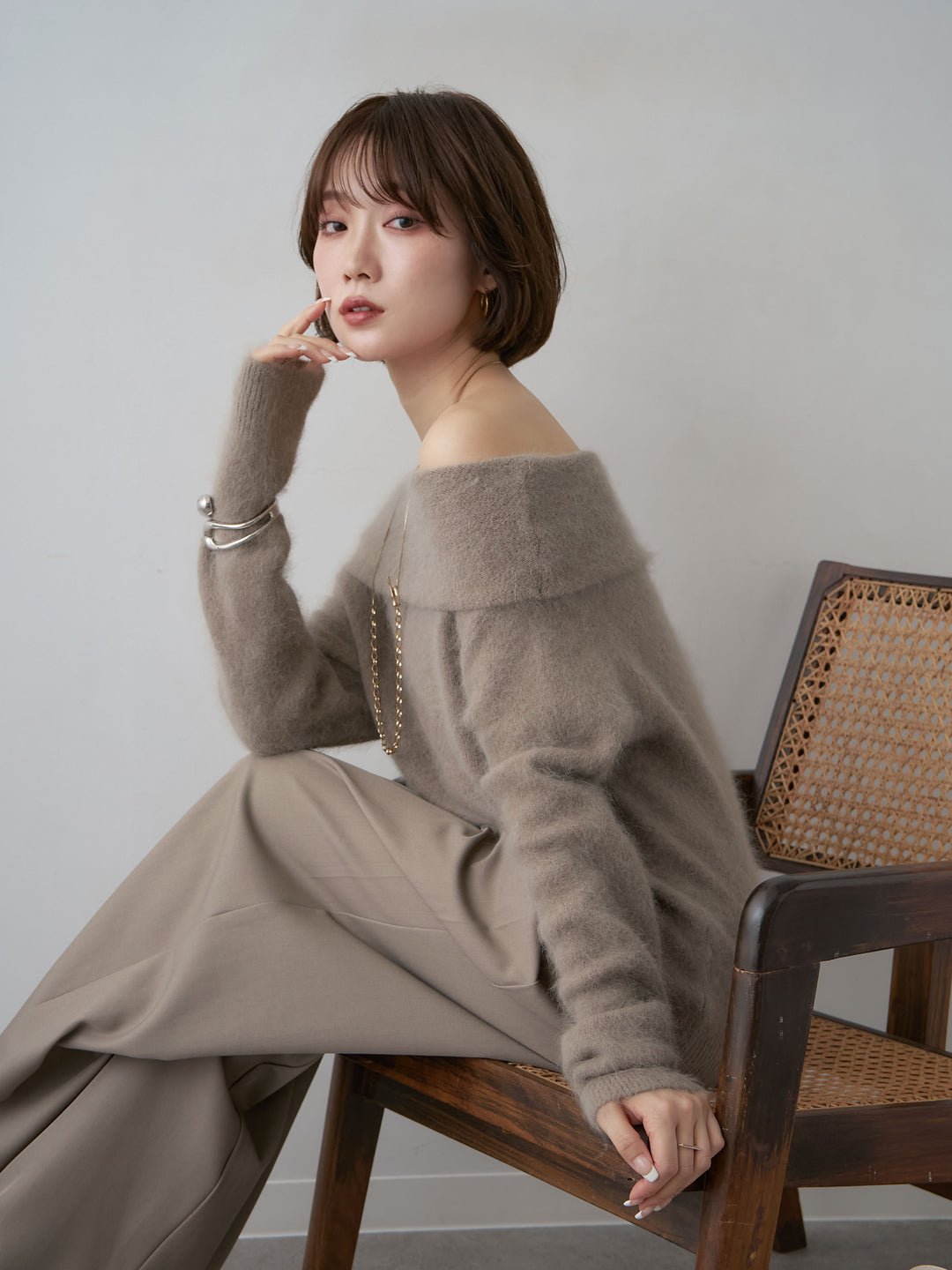 [予約]オフショルソフトシャギーニットトップス/camel