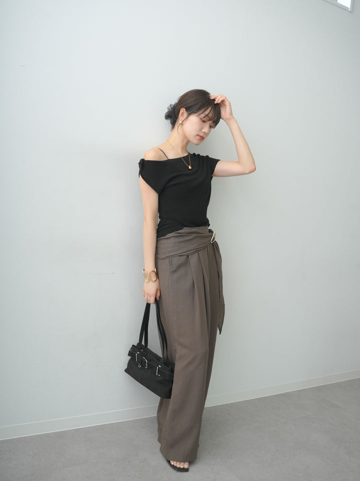 [予約]ショルダーツイストノースリニットトップス/black
