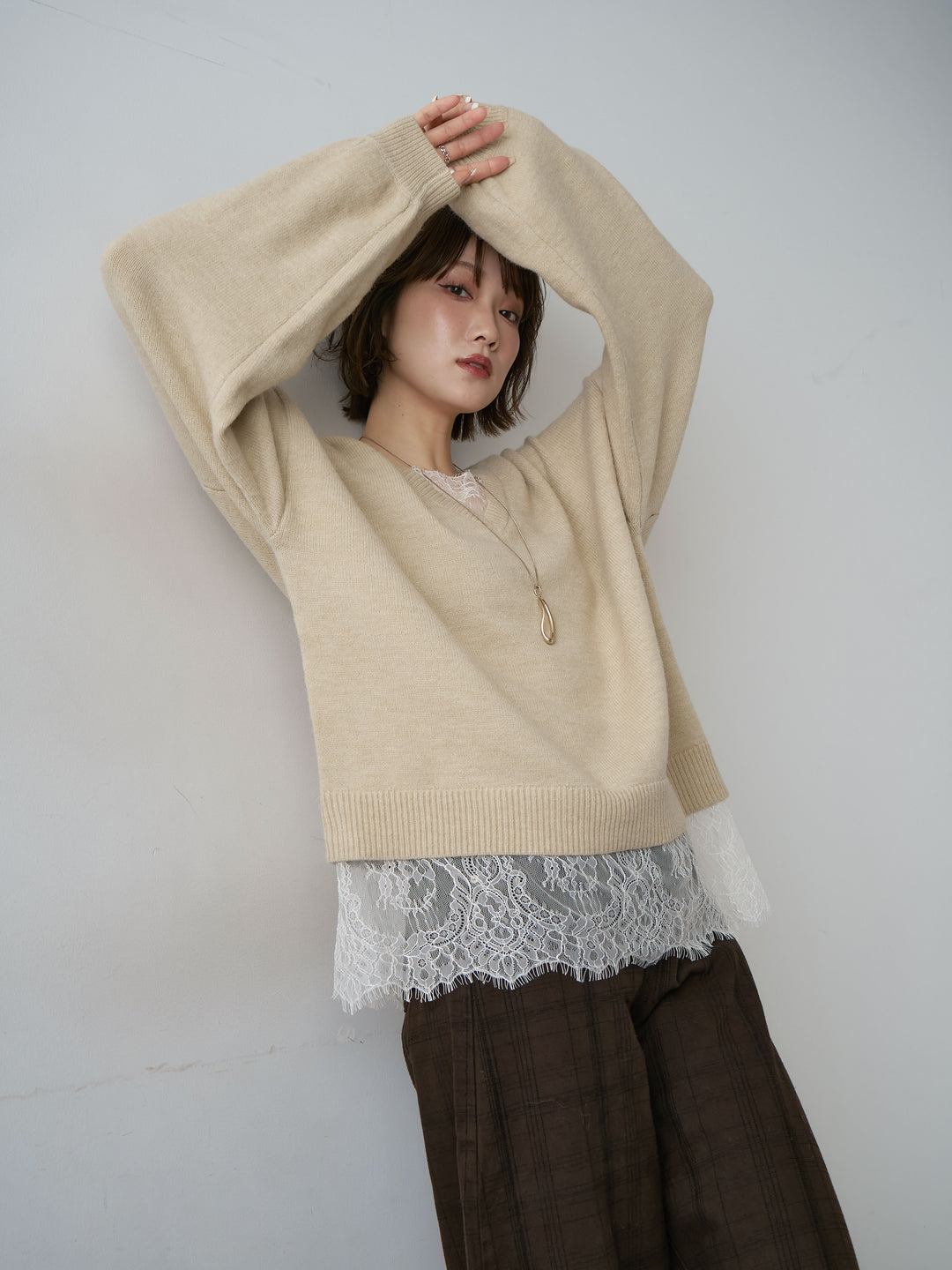[予約]アルパカタッチレースドッキングVネックニットトップス/beige