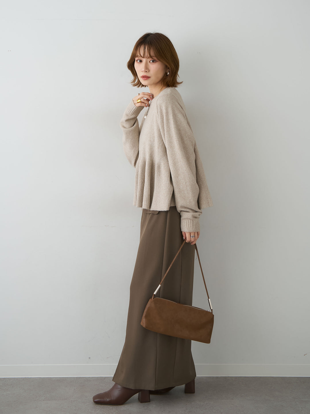 [SET]ペプラムニットプルオーバー+クレープデシンフラップ付きストレートスカート(2set)