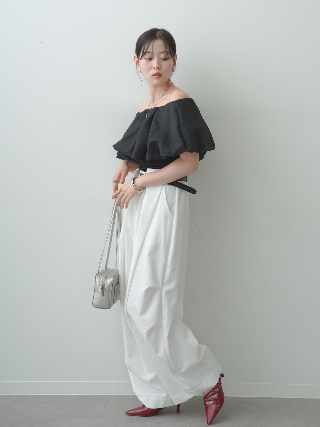 【套裝】歐根紗露肩上衣+腰帶環弧形褶襉闊腿褲（兩件套）