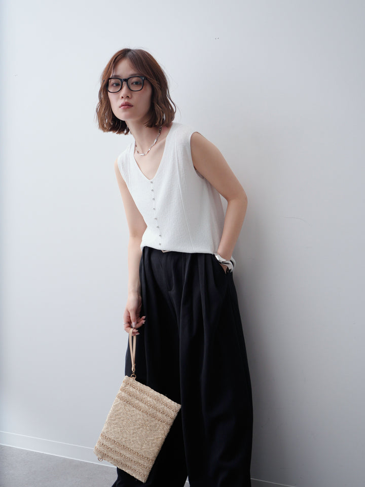 [予約]ビジューボタンノースリーブニットトップス/white