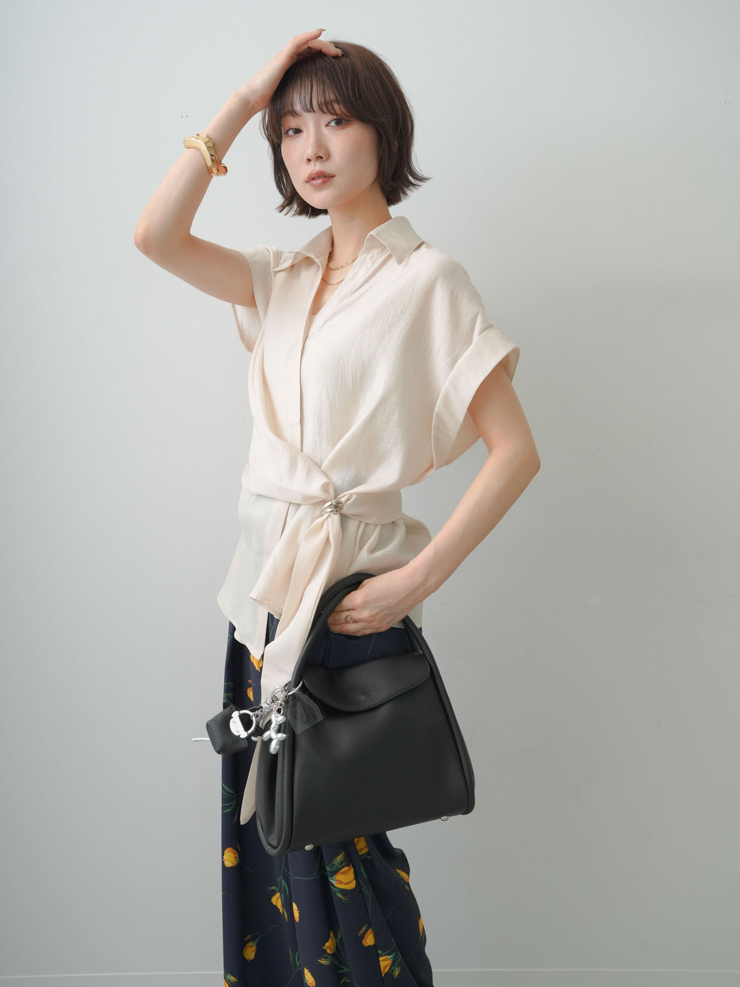 【套裝】金屬圖案裹身式不對稱短袖上衣+印花垂褶褲（兩件式）