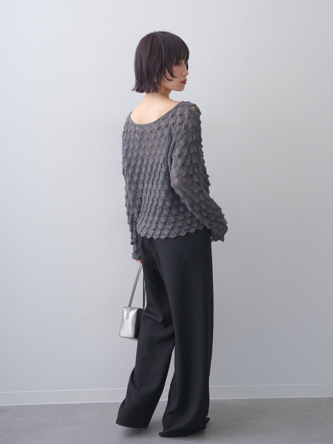 [SET]テクスチャードスカラップニットトップス+シルバーモチーフドレープパンツ(2set)