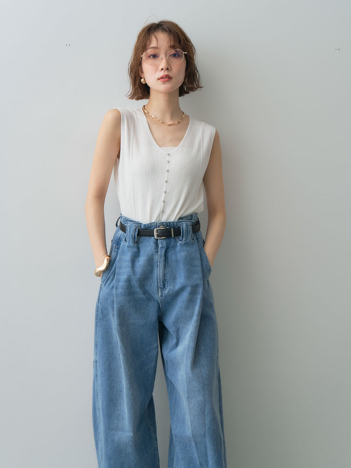 [予約]ビジューボタンノースリーブニットトップス/white