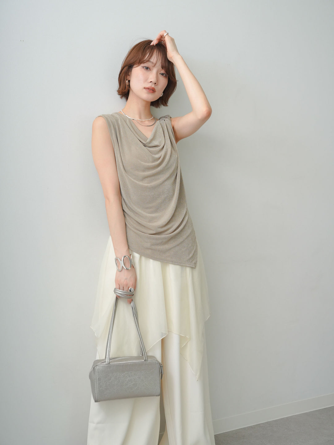 [予約]ツイストショルダーアシメドレープトップス/beige