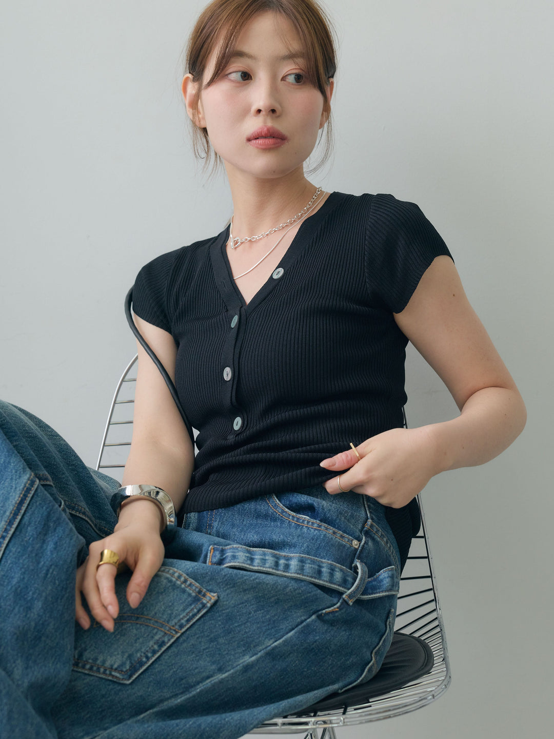 [予約]ネックレイヤードヘンリーVネックリブニットトップス/black