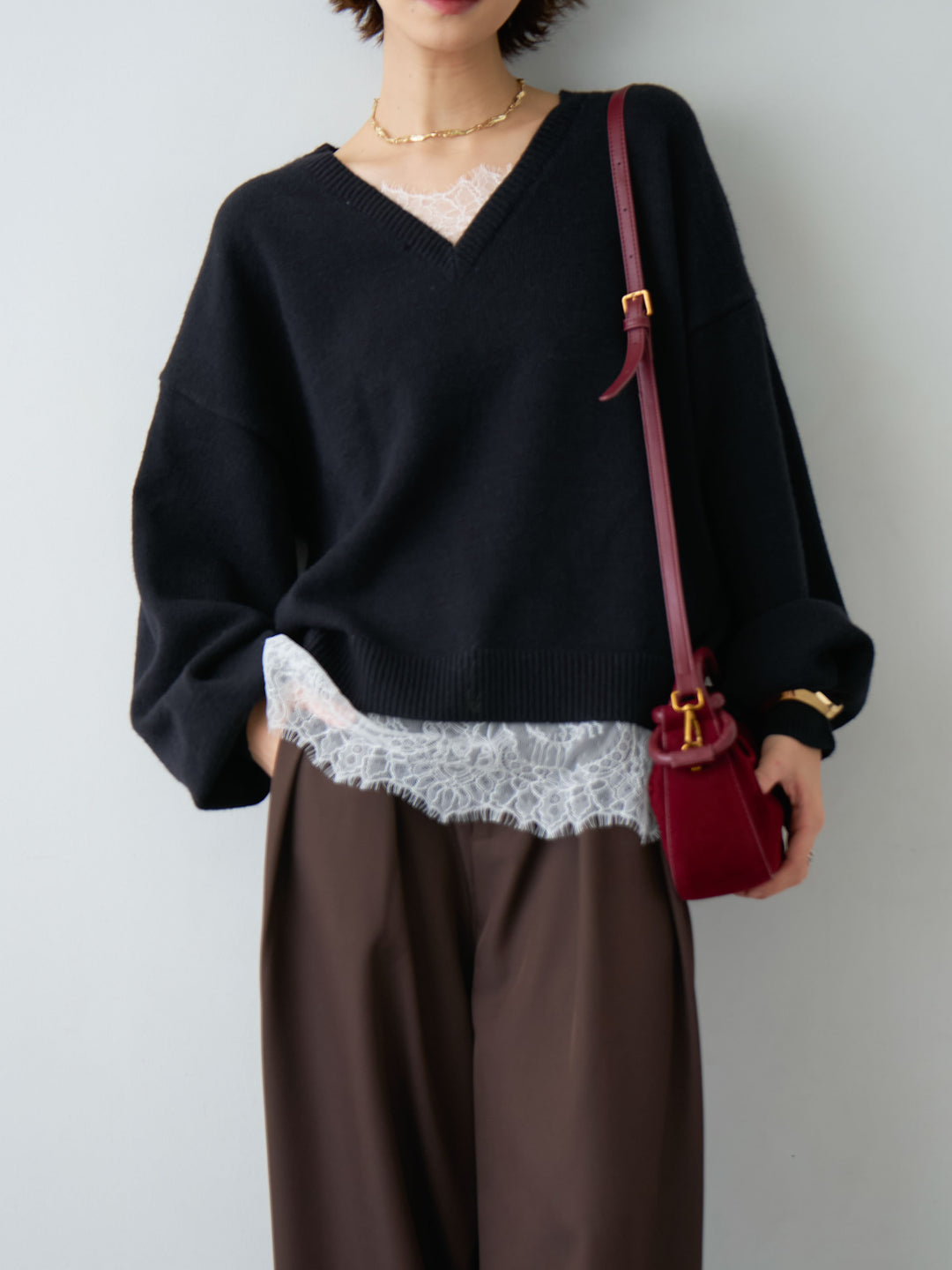 [予約]アルパカタッチレースドッキングVネックニットトップス/black