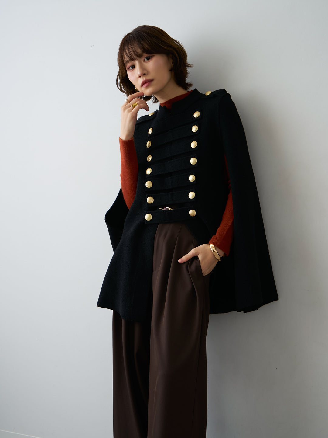 [SET]ゴールドボタンナポレオンケープ+リブモックネックニットトップス(2set)
