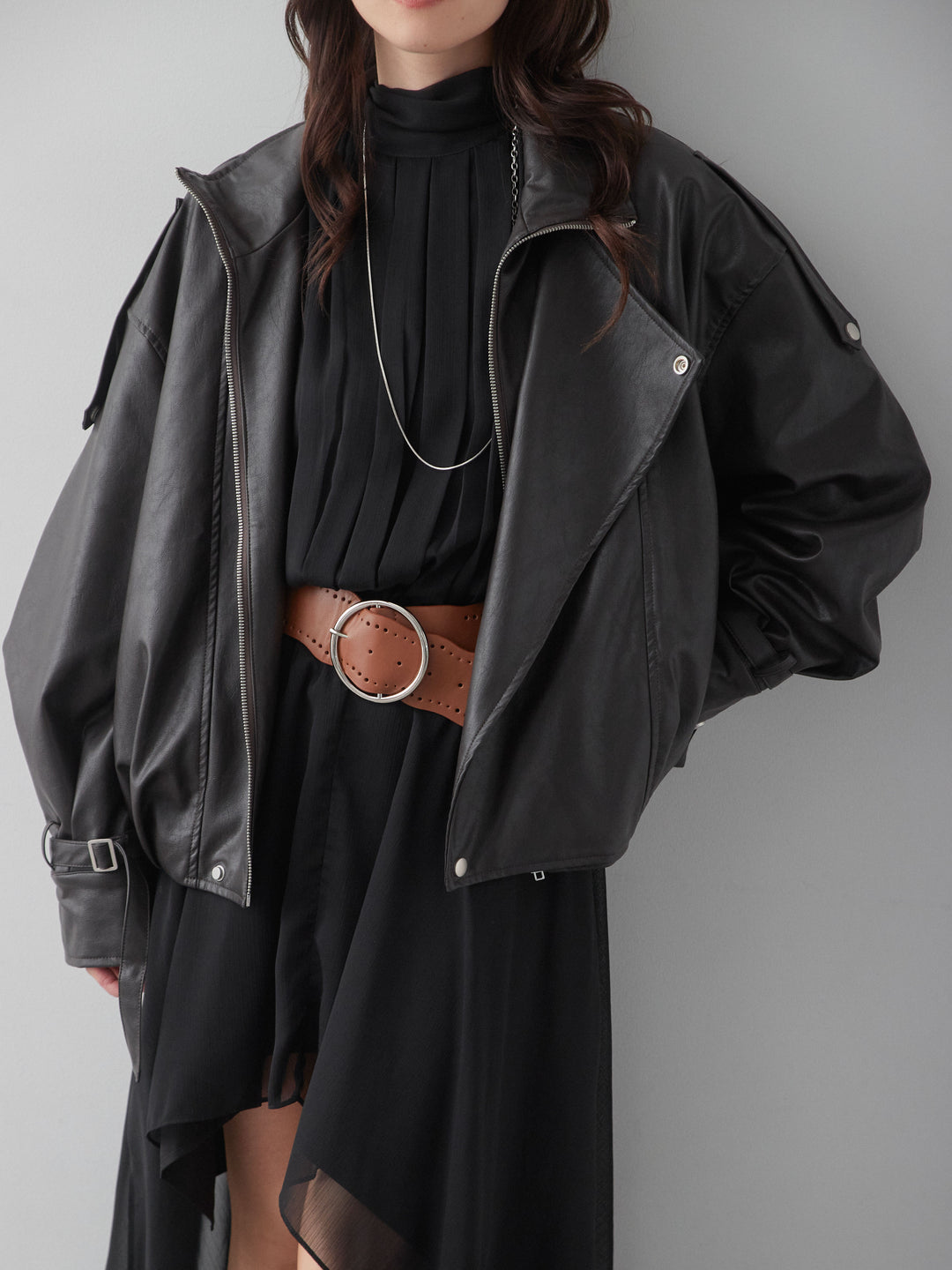 [予約]ベルト付シアーアシメノースリドレス/black