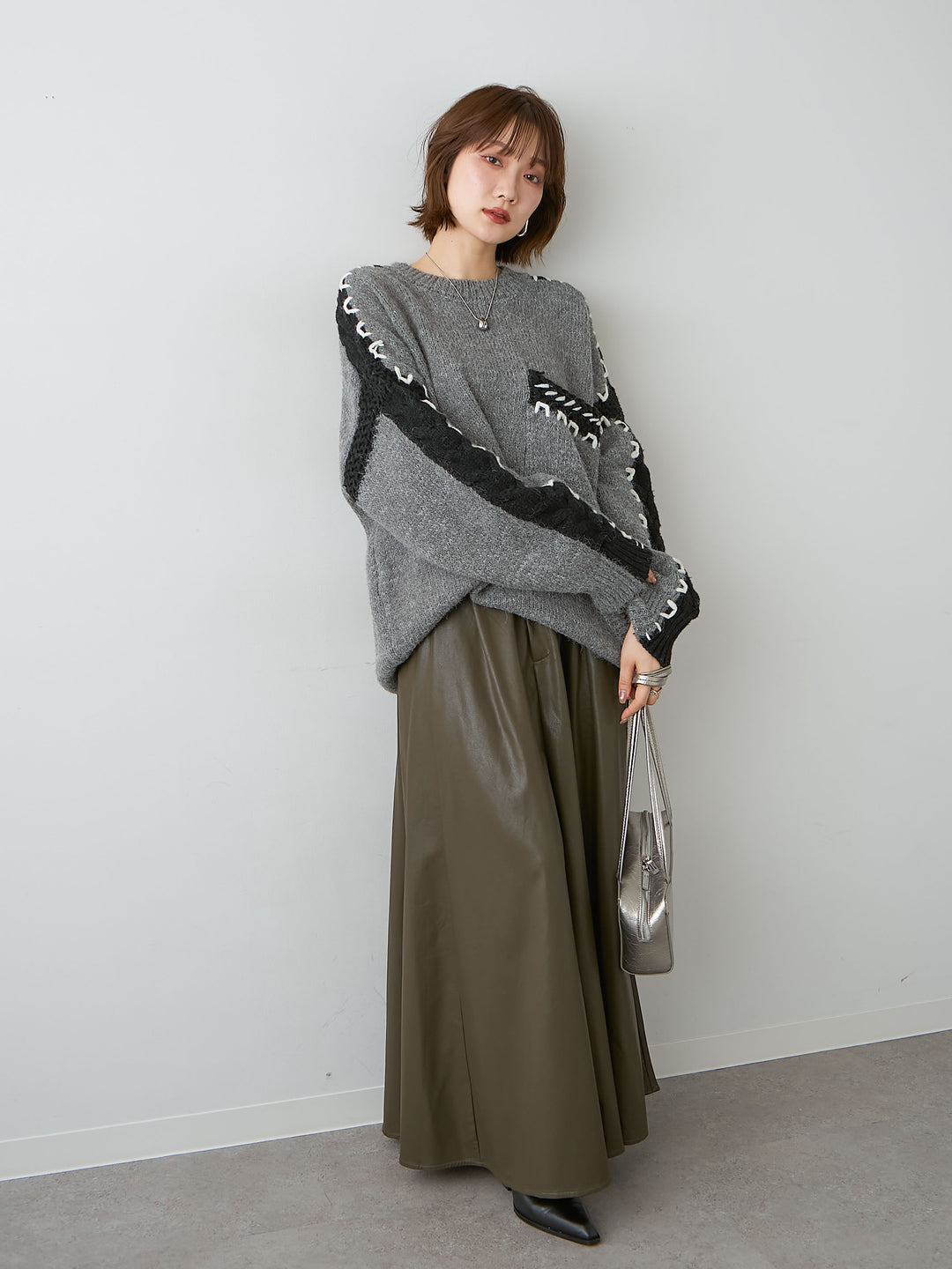 [SET]ハンドステッチデザインニットトップス+レザータッチフレアスカート(2set)