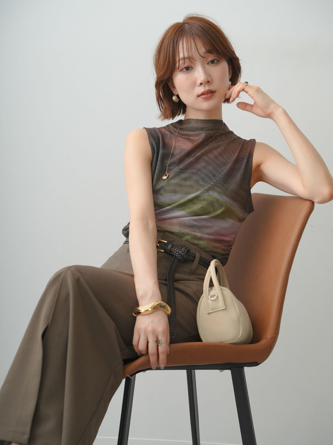 [予約]プチネックニュアンスシアーノースリトップス/brown