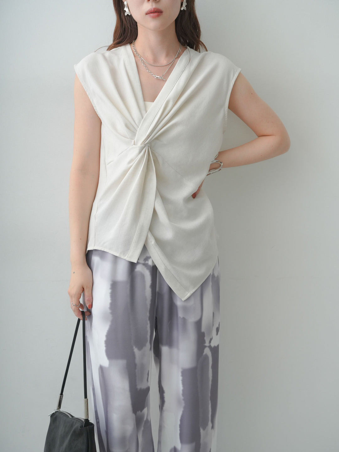 【套裝】垂褶扭結V領上衣+水彩印花垂褶休閒褲（兩件組）