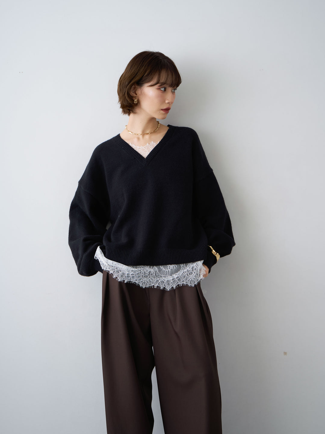 [予約]アルパカタッチレースドッキングVネックニットトップス/black