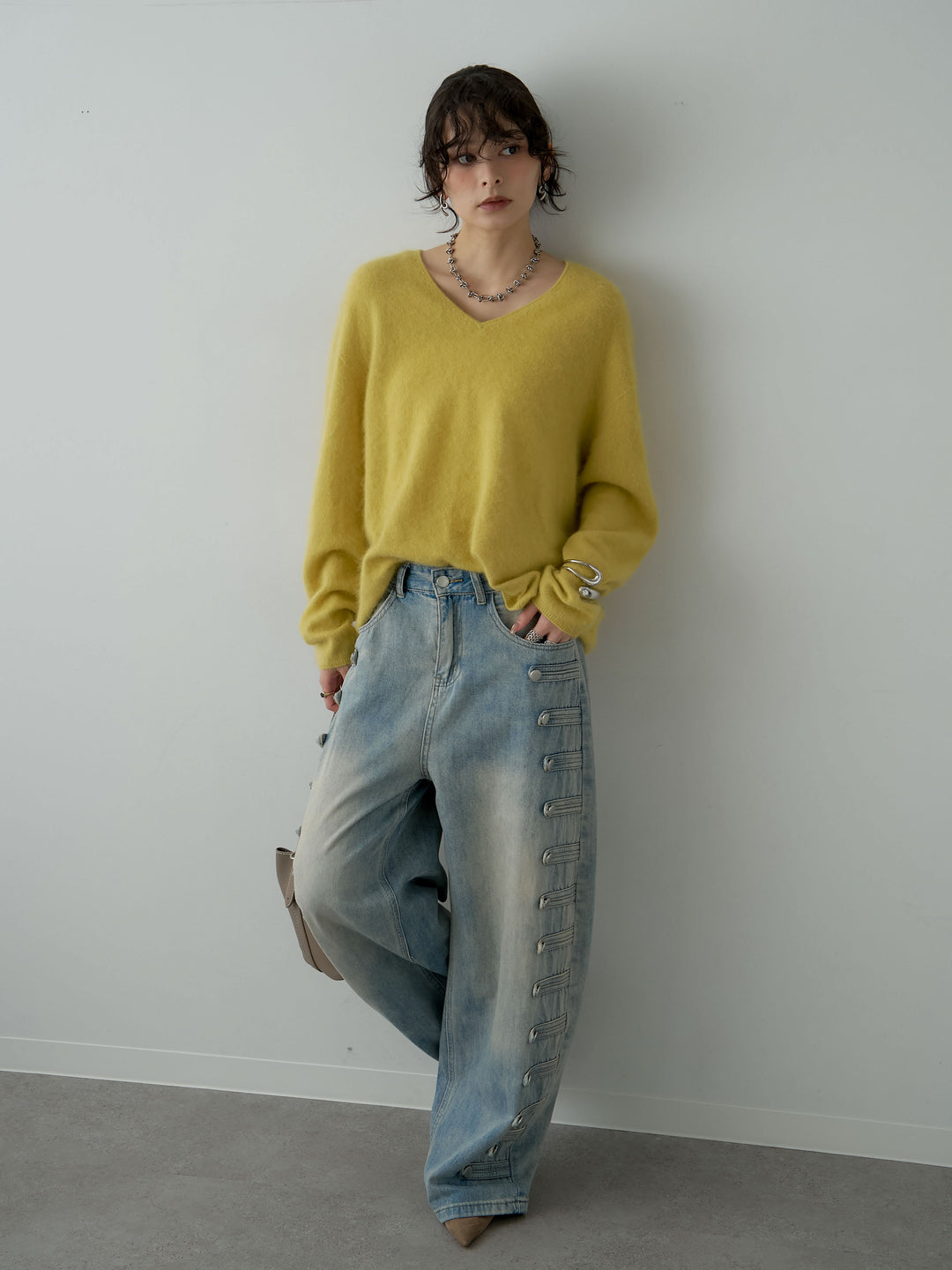 [SET]カシミア混フェザータッチVネックニットトップス+ナポレオンライトウォッシュワイドデニム(2set)
