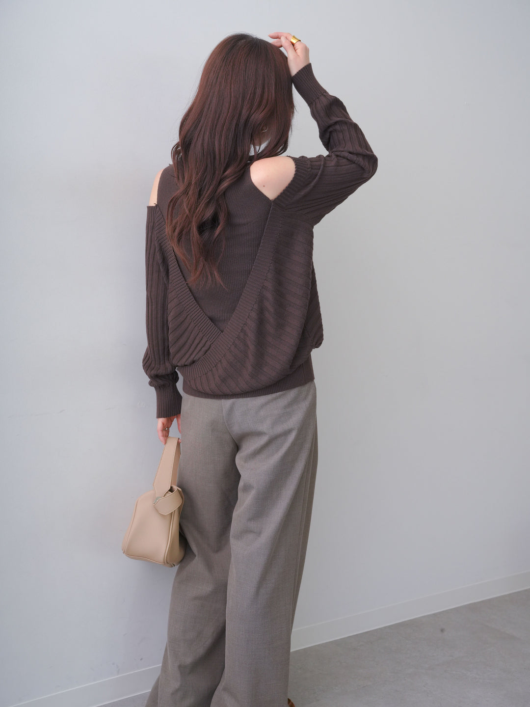 [予約]ショルダーオープンリブデザインニットトップス/brown