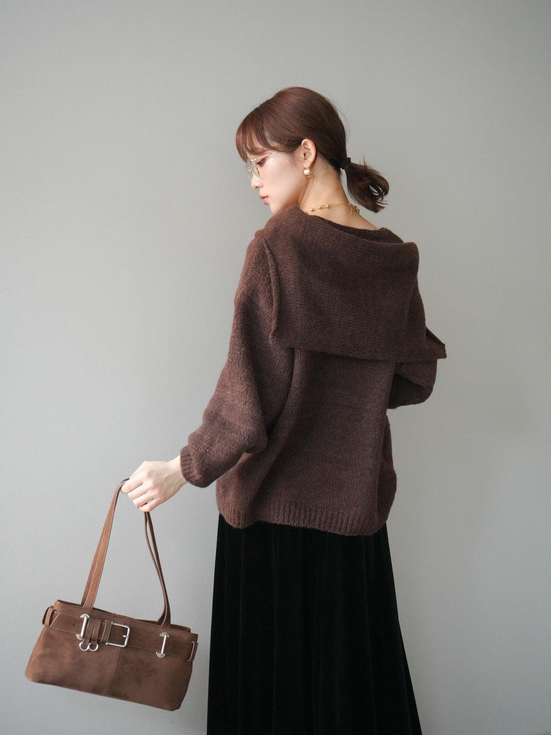 [予約]ストール付きVネックニットプルオーバー/brown